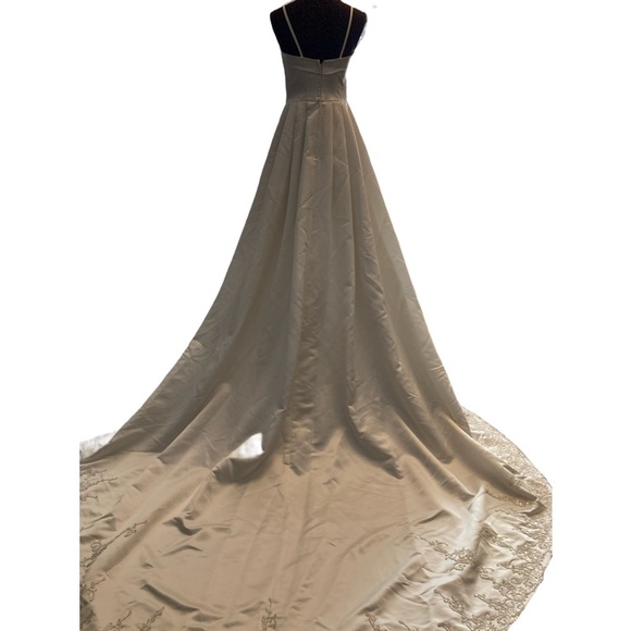 COPY - 🤍Custom tailored Beautiful satin Dress/# 009 - Picture 14 of 16